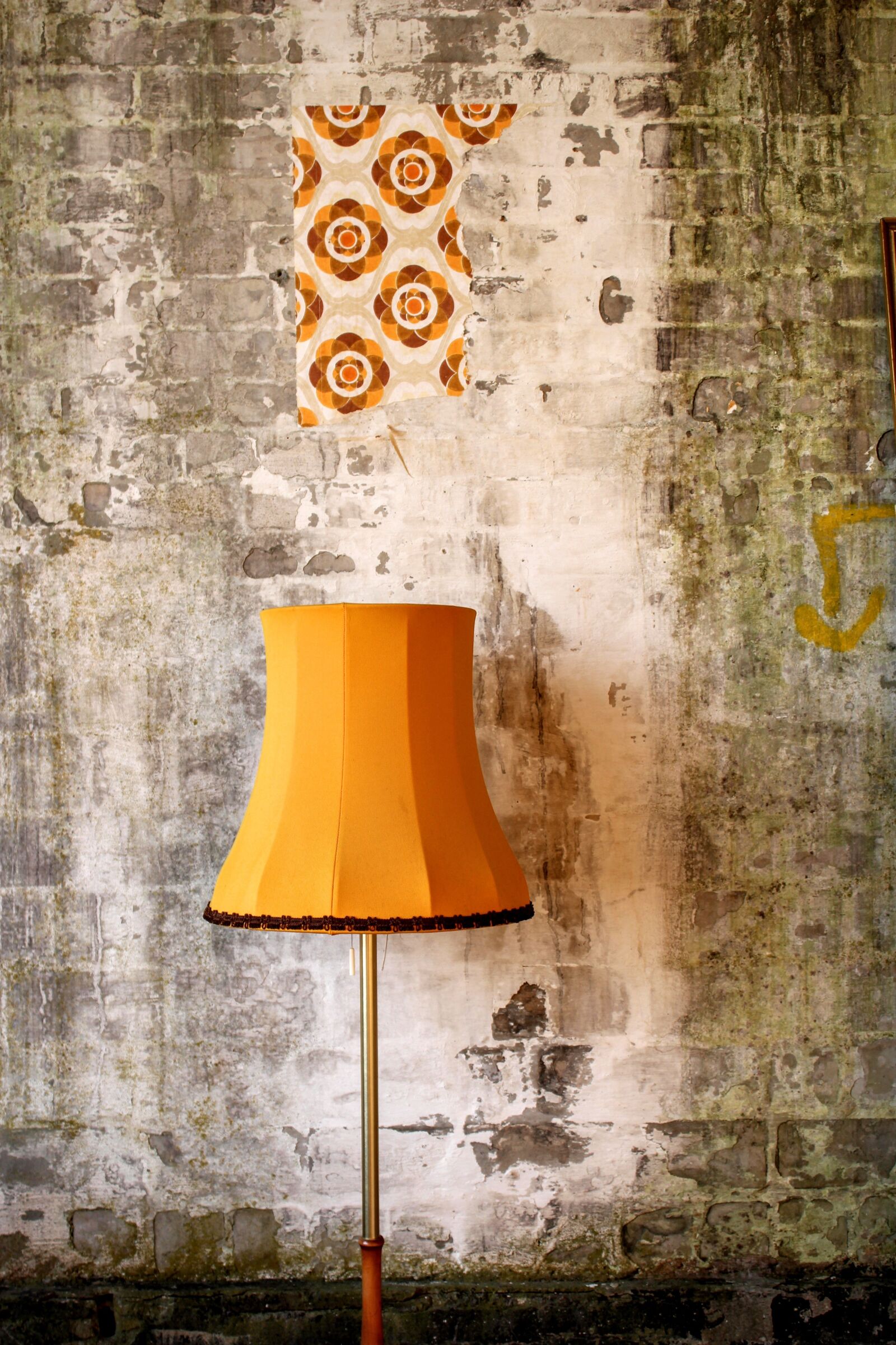Canon EOS 600D (Rebel EOS T3i / EOS Kiss X5) sample photo. Retro lampshade, retro lamp photography