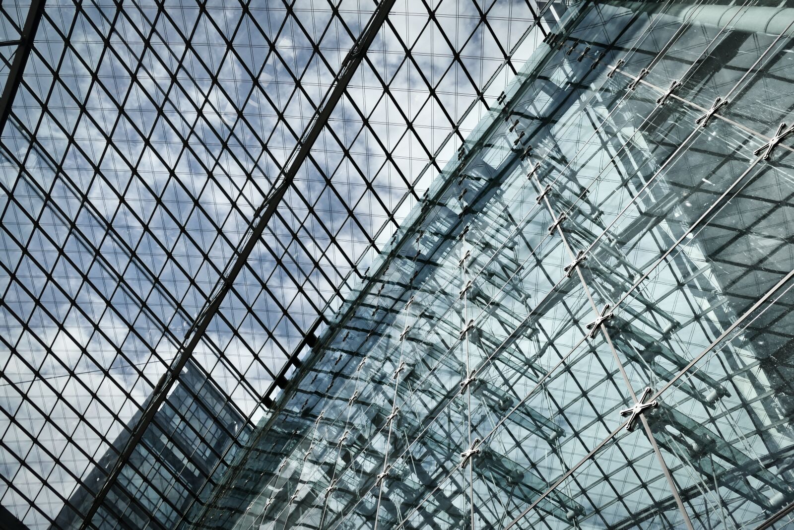 Panasonic Lumix DMC-FZ1000 sample photo. Architecture, glass roof, glass photography