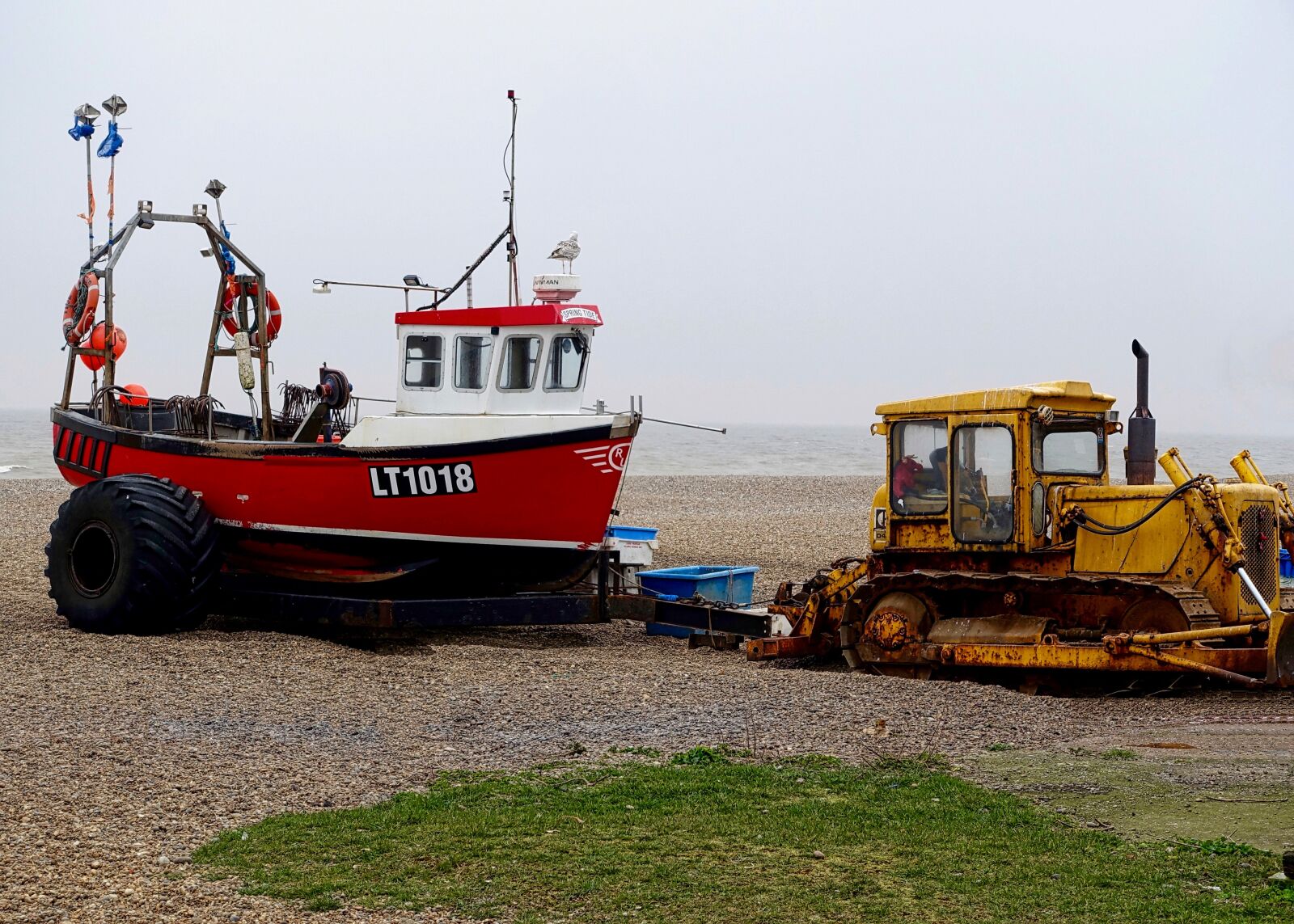 Sony Cyber-shot DSC-RX100 III sample photo. Boat, tractor, seaside photography