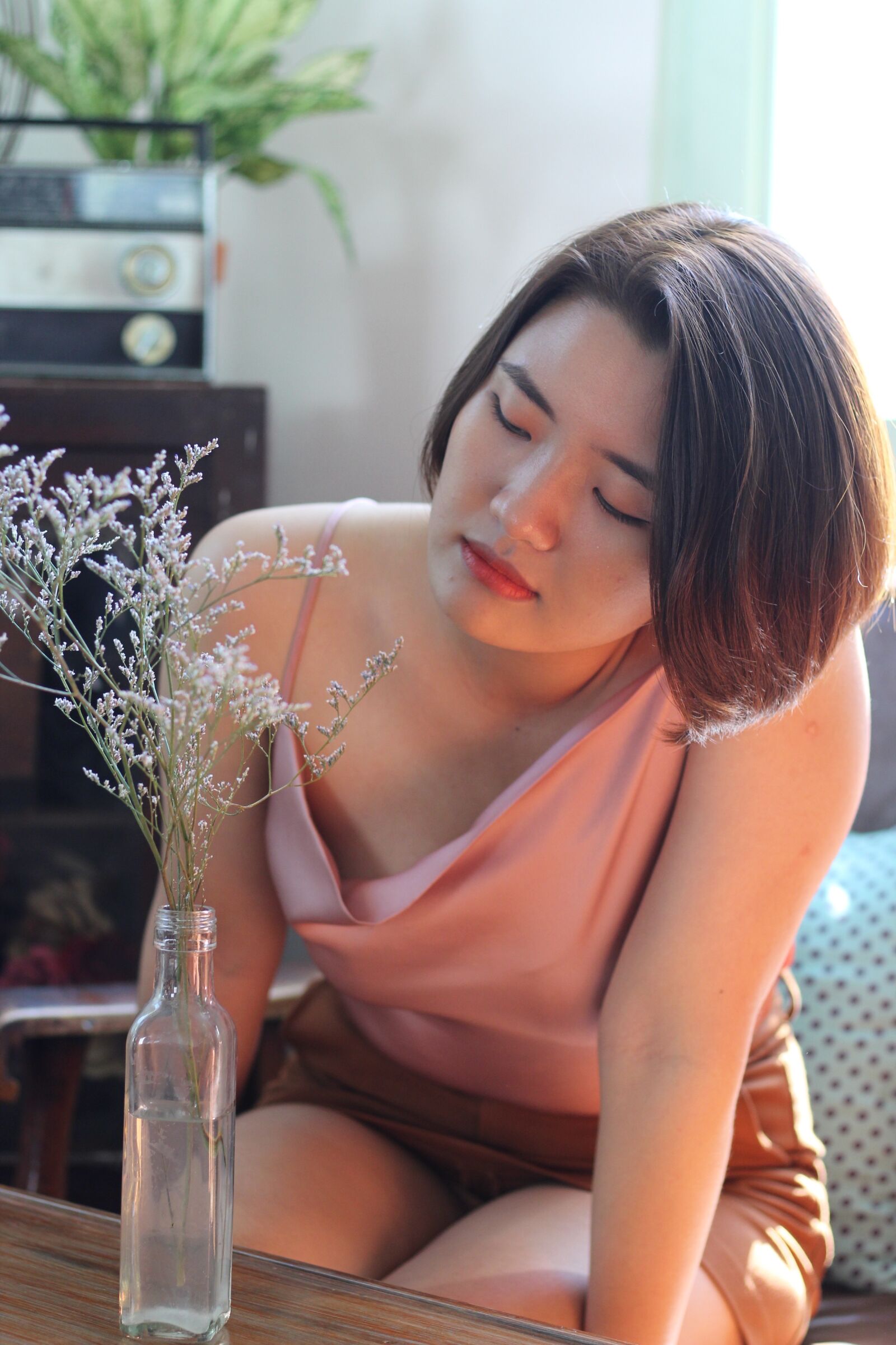 Canon EOS 1300D (EOS Rebel T6 / EOS Kiss X80) + Canon EF 50mm F1.8 STM sample photo. Vietnamese, asia, lady photography