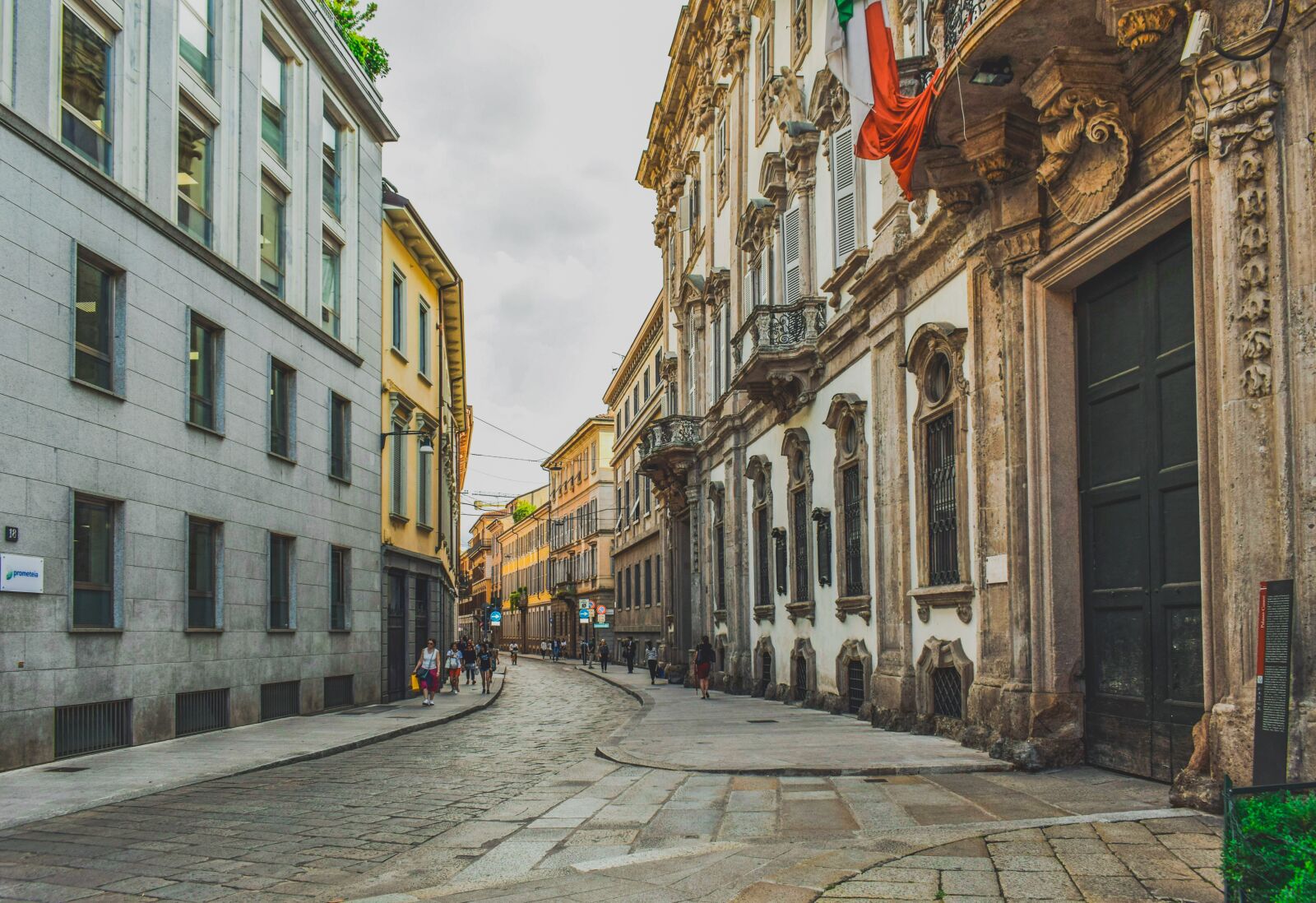 Nikon D3300 sample photo. Milano, italy, street photography