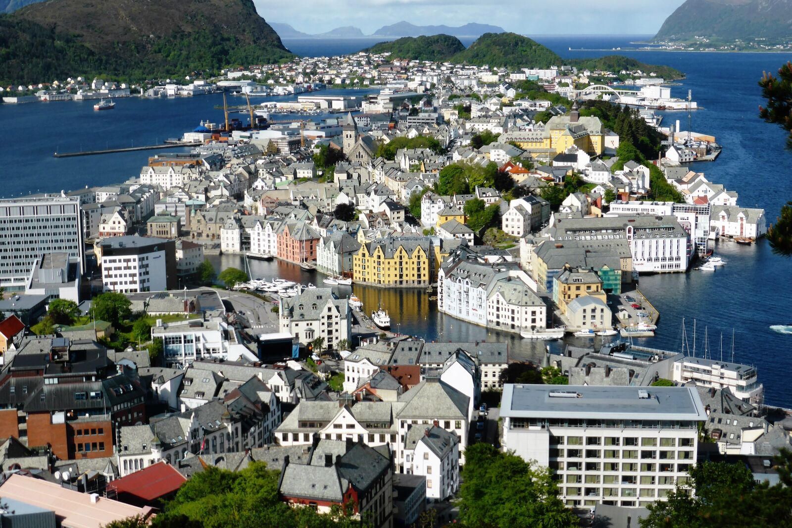 Panasonic Lumix DMC-ZS30 (Lumix DMC-TZ40) sample photo. Alesund, norway, cruise photography