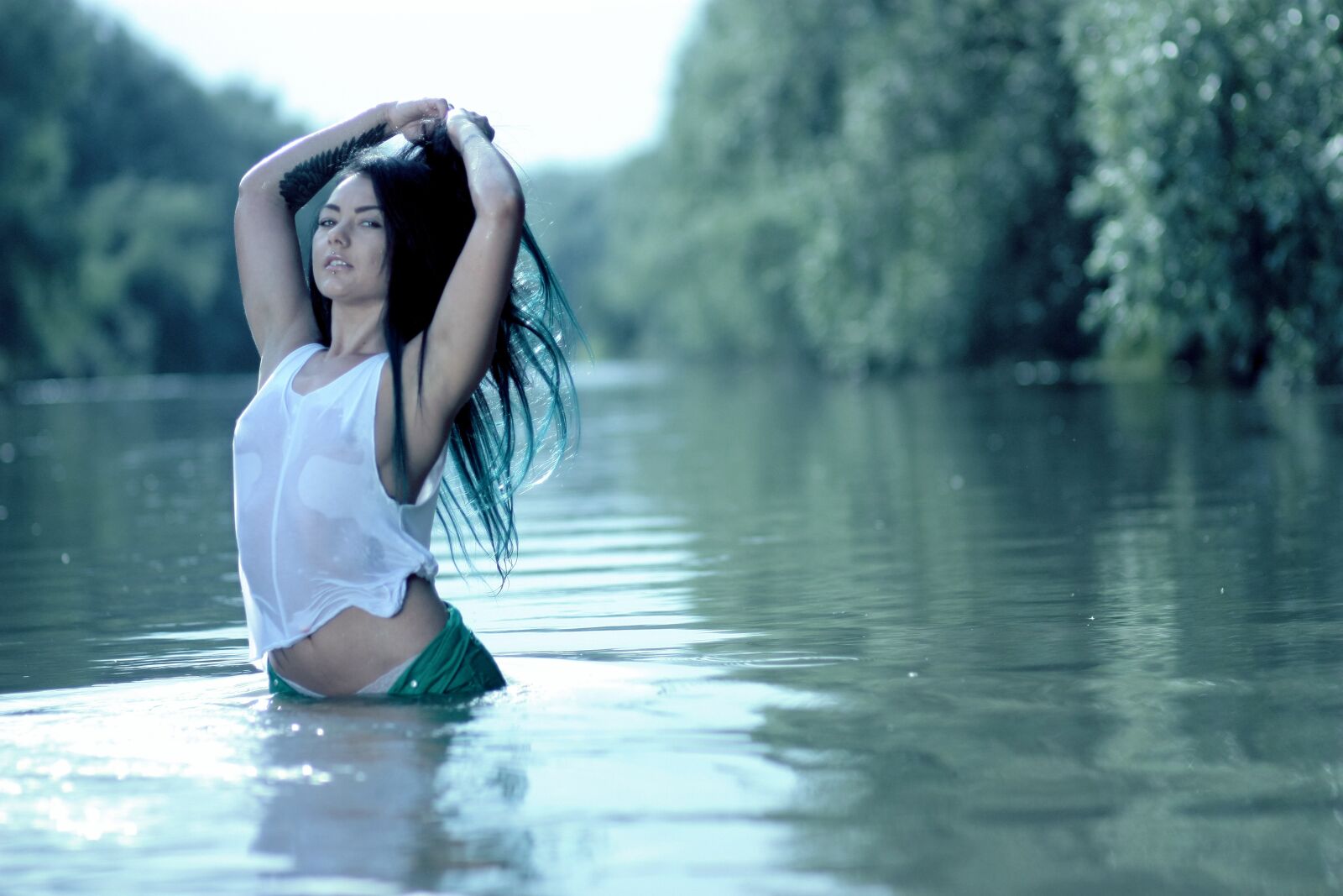Canon EOS 450D (EOS Rebel XSi / EOS Kiss X2) sample photo. Girl, water, vegetation photography