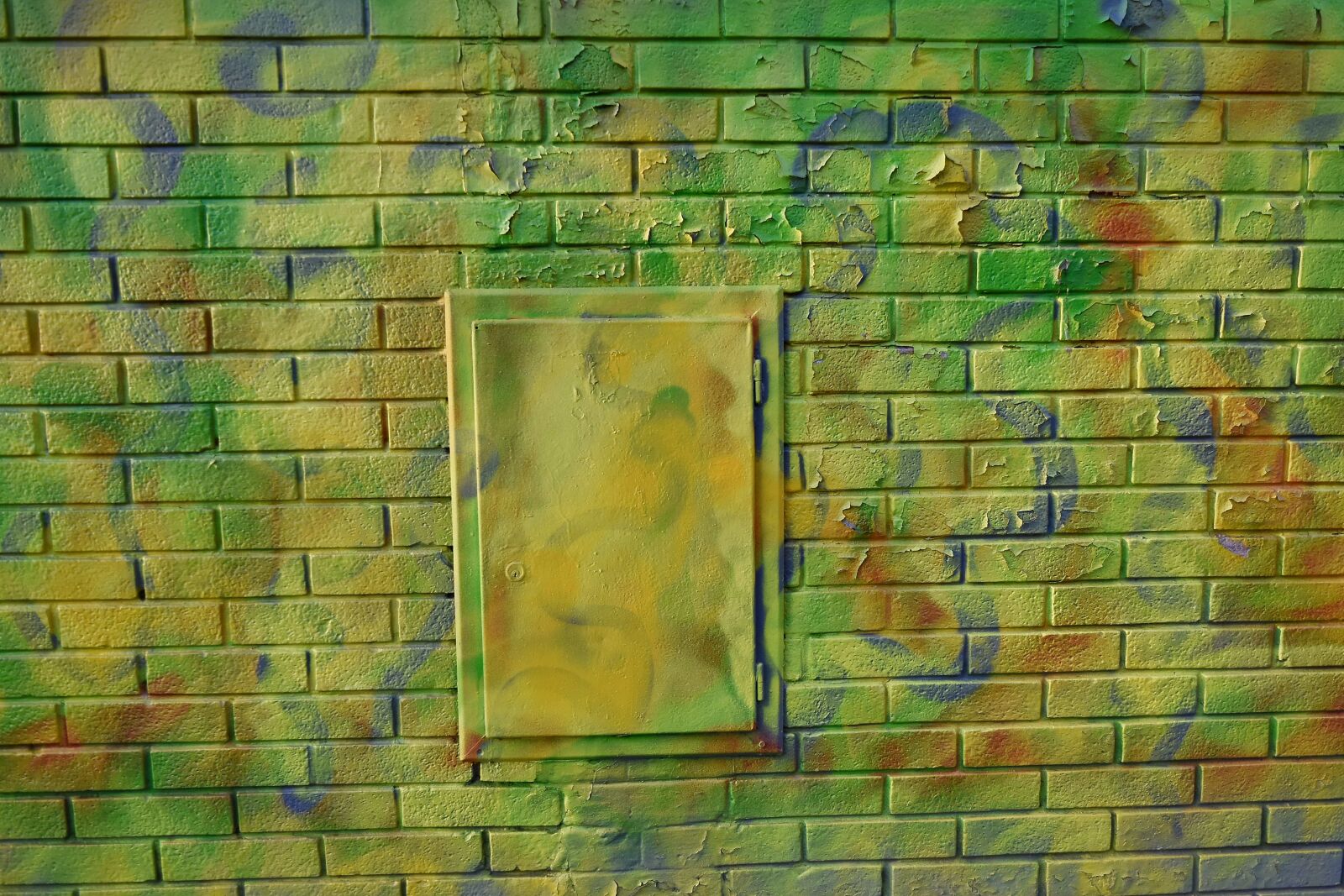 Nikon D5500 sample photo. Graffiti, greenish yellow, old photography