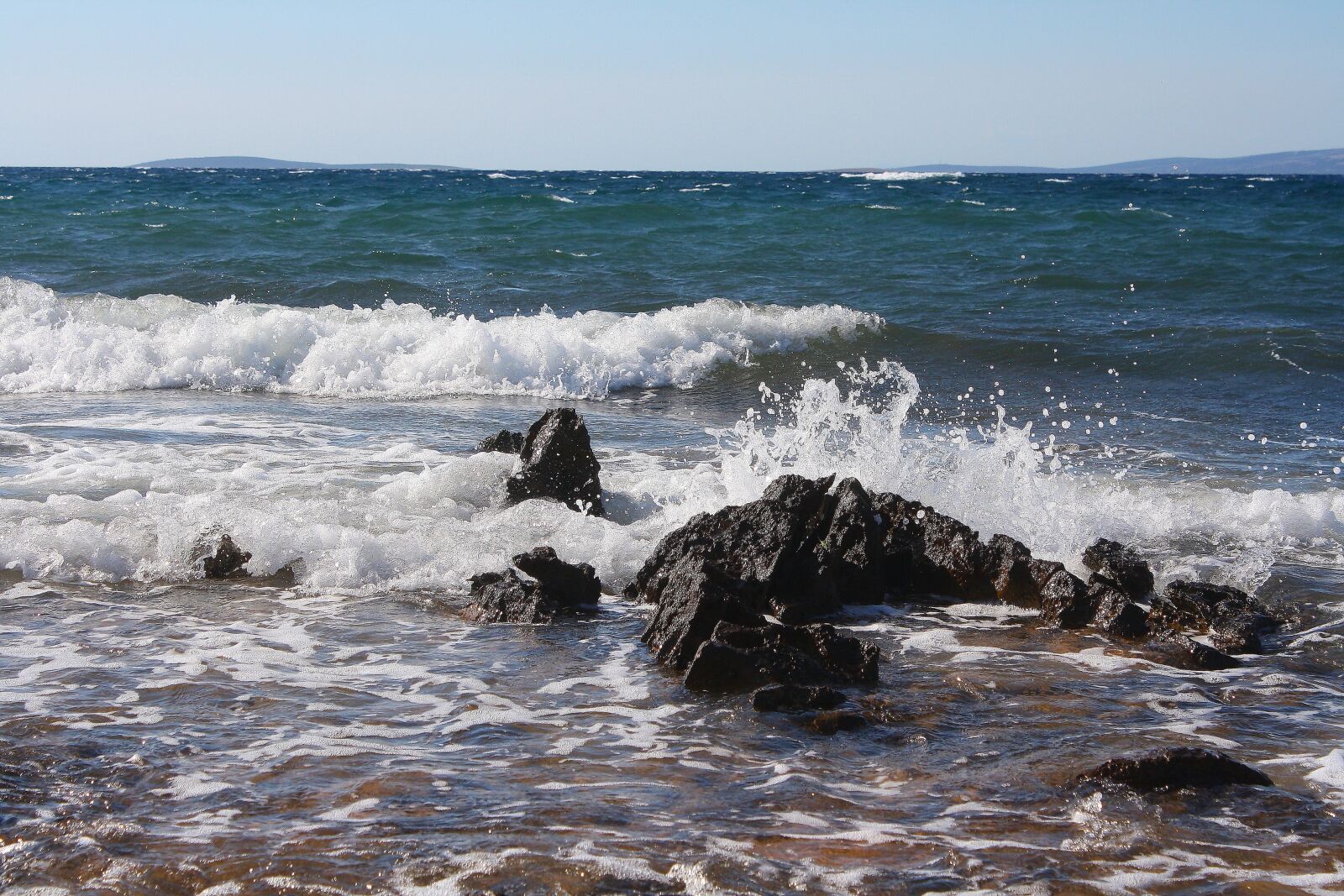 Canon EOS 1000D (EOS Digital Rebel XS / EOS Kiss F) sample photo. Sea, wave, stones photography