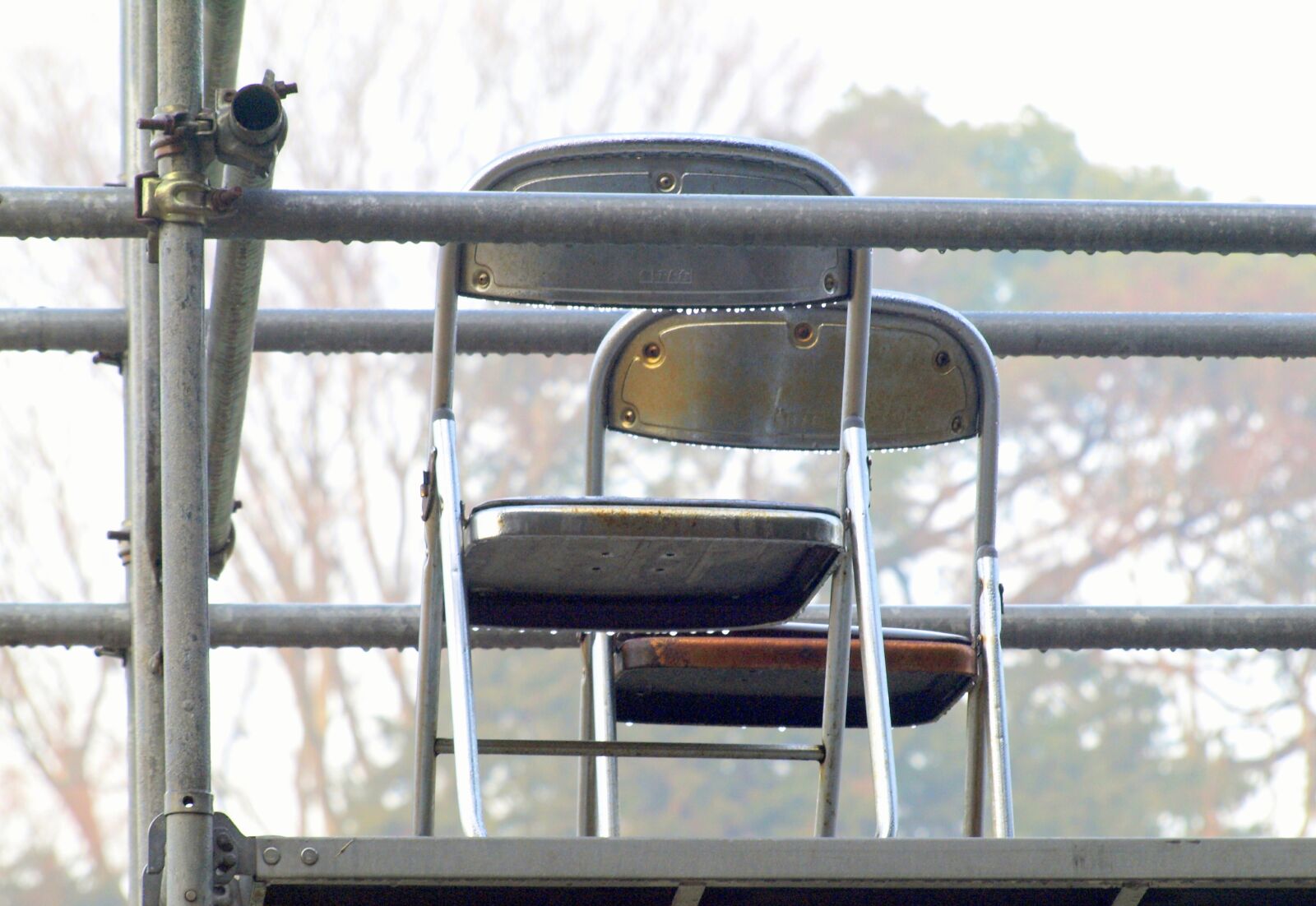 Olympus E-510 (EVOLT E-510) sample photo. Landscape, pipe, pipe chair photography