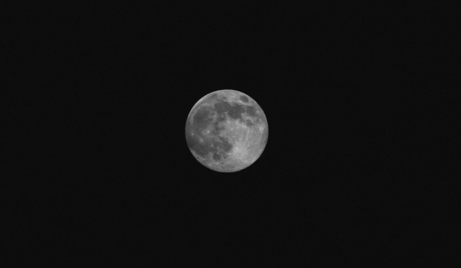 Nikon D3300 sample photo. June full moon, strawberry photography
