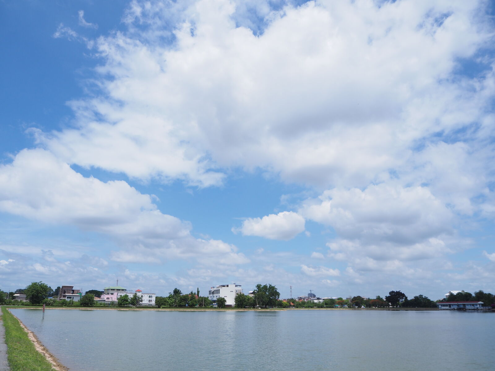 Olympus OM-D E-M10 II sample photo. Blue, blue, sky, clouds photography