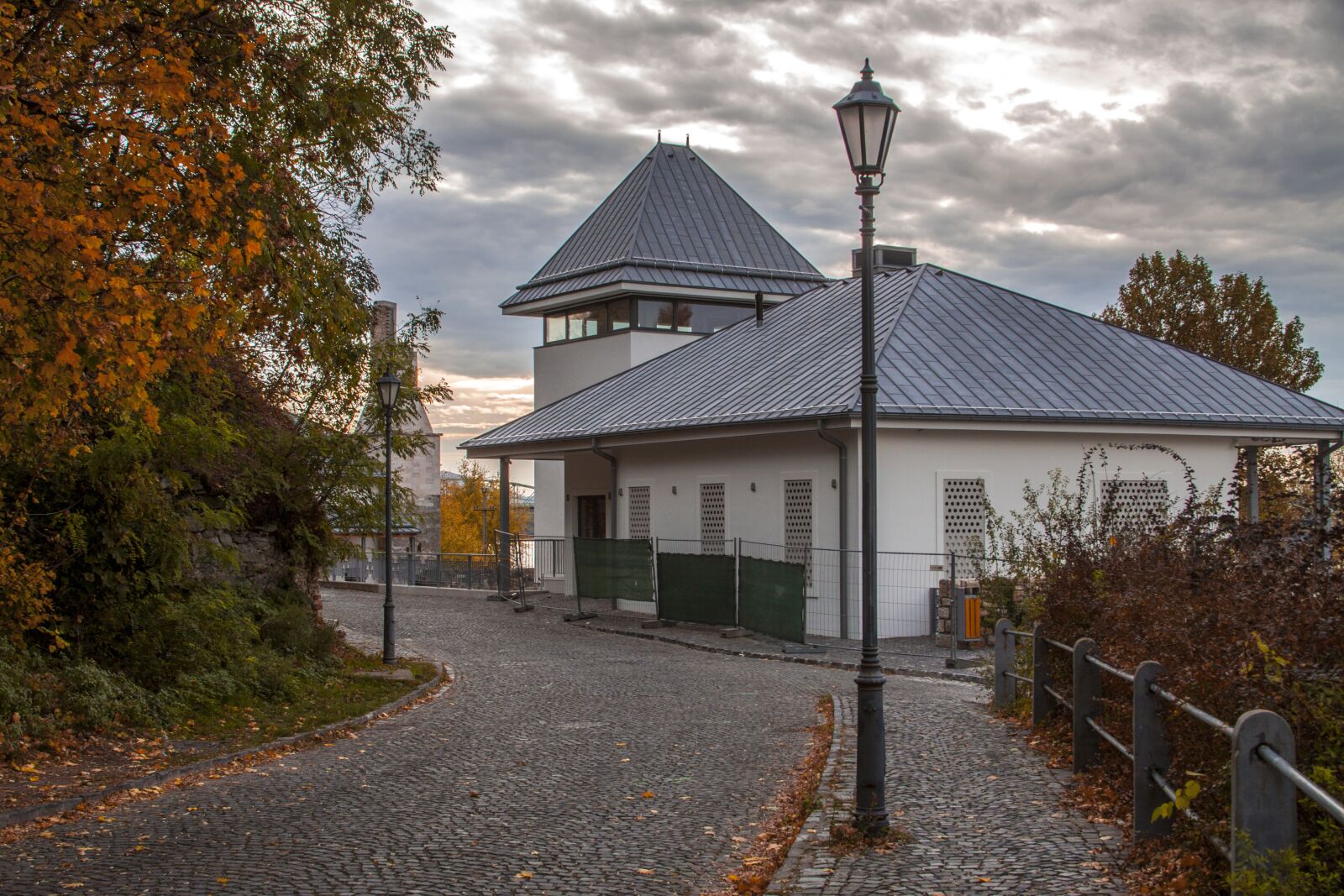Canon EF 28-135mm F3.5-5.6 IS USM sample photo. Esztergom, autumn, rose garden photography