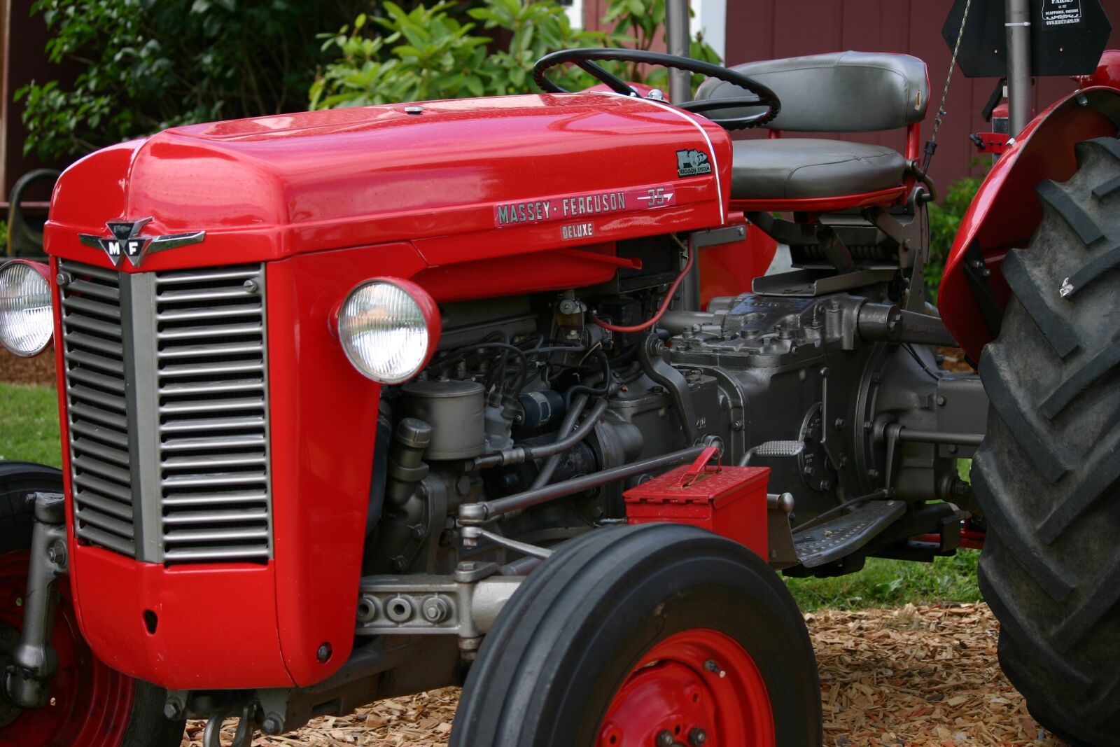 Canon EOS 300D (EOS Digital Rebel / EOS Kiss Digital) sample photo. Tractor, rural, farmland photography