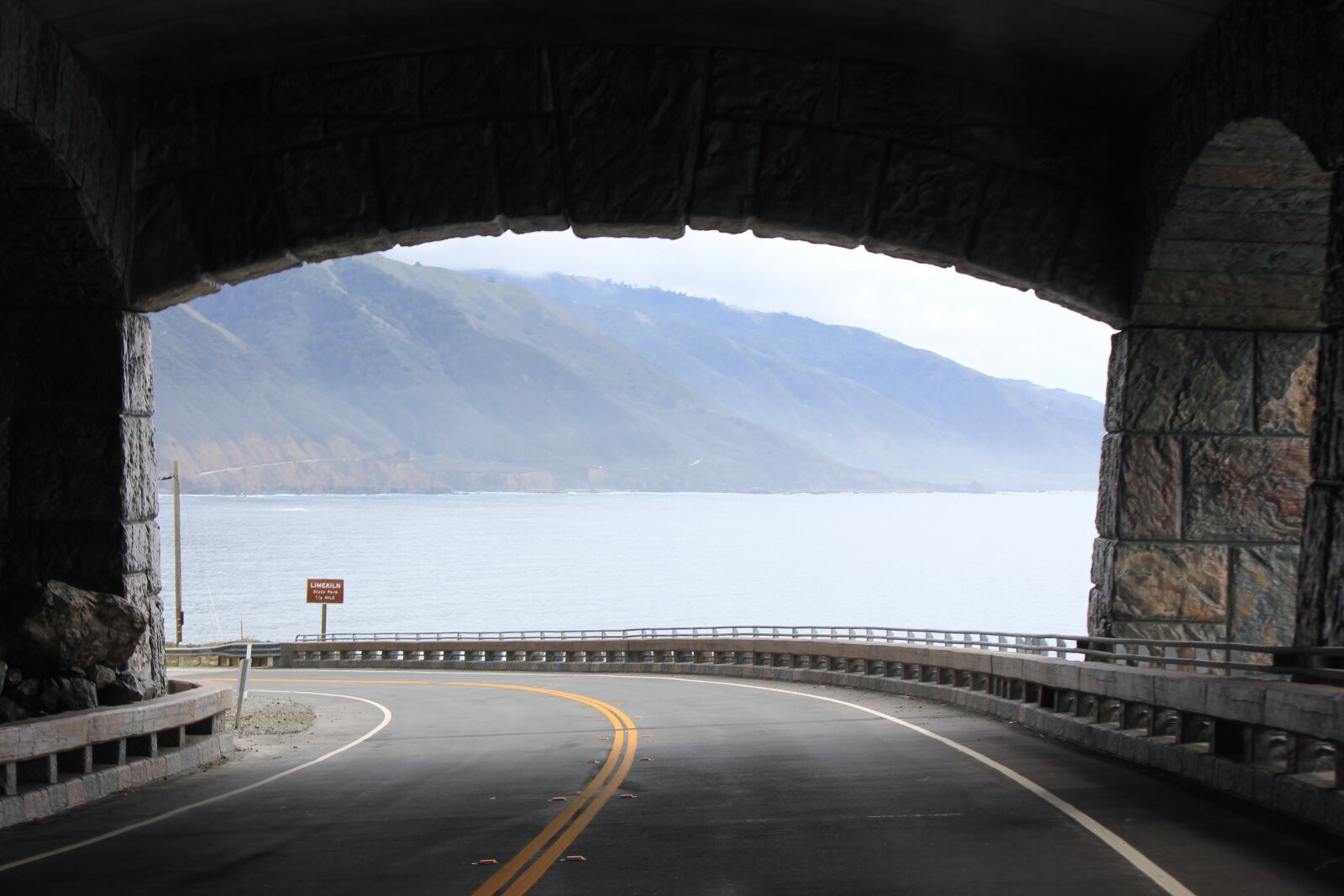 Canon EOS 550D (EOS Rebel T2i / EOS Kiss X4) sample photo. Road, tunel, exit photography