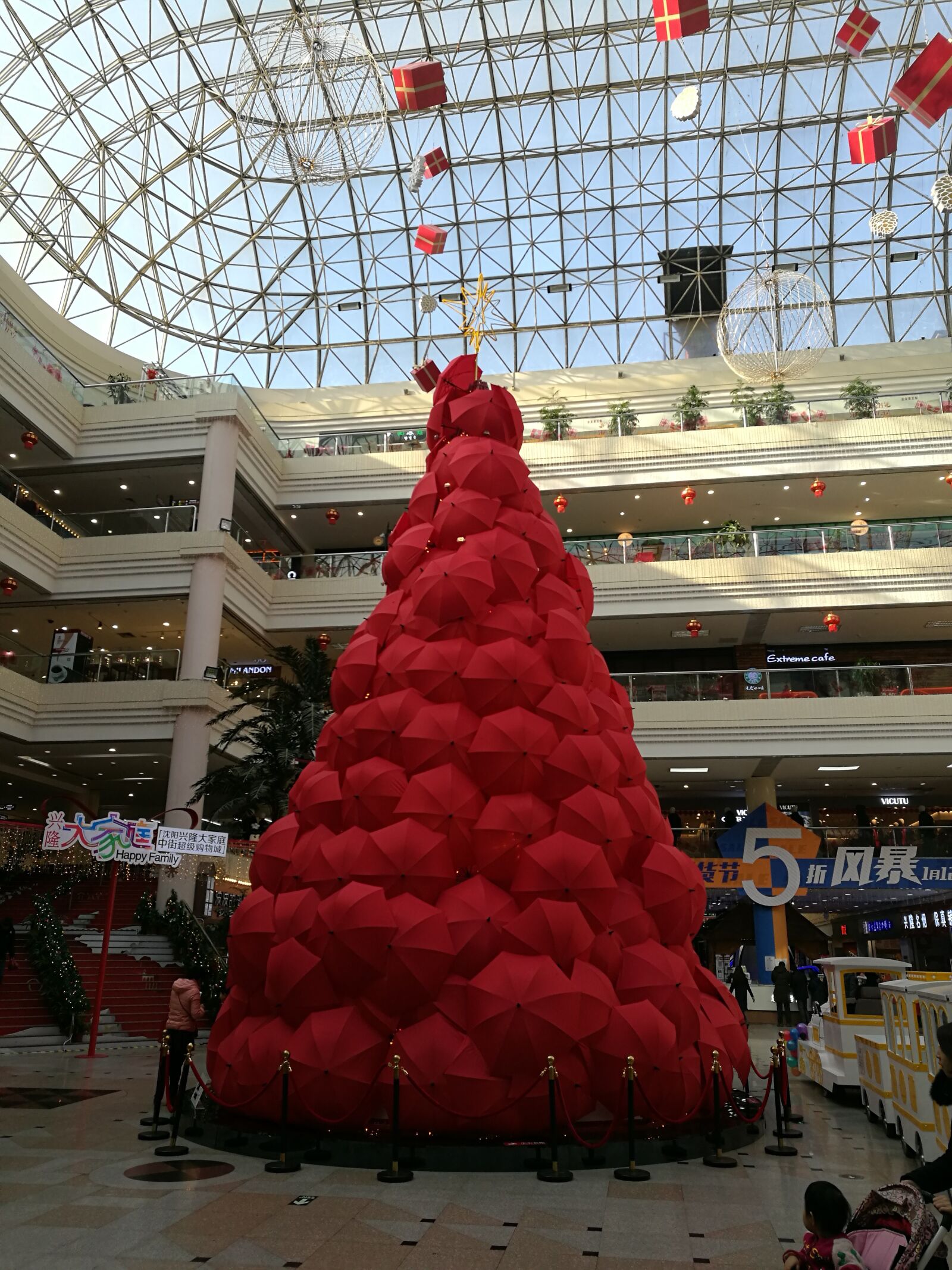 HUAWEI P9 sample photo. Shopping mall, red, celebration photography