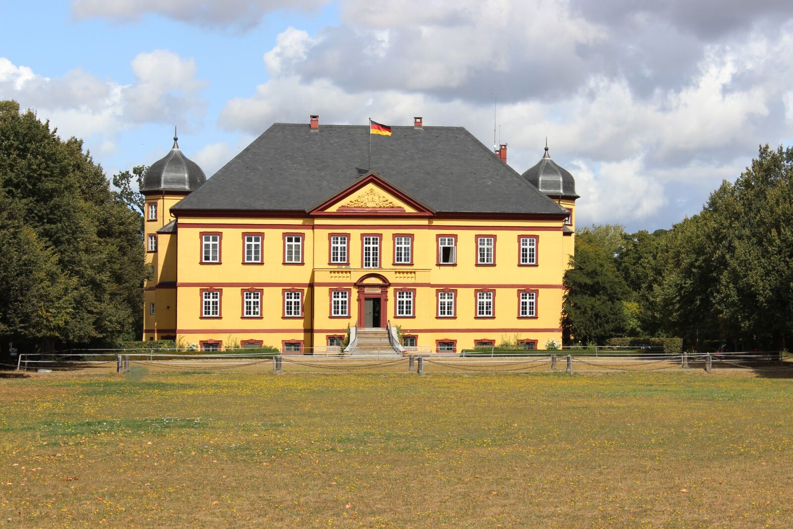 Canon EOS 600D (Rebel EOS T3i / EOS Kiss X5) sample photo. Castle, manor, building photography