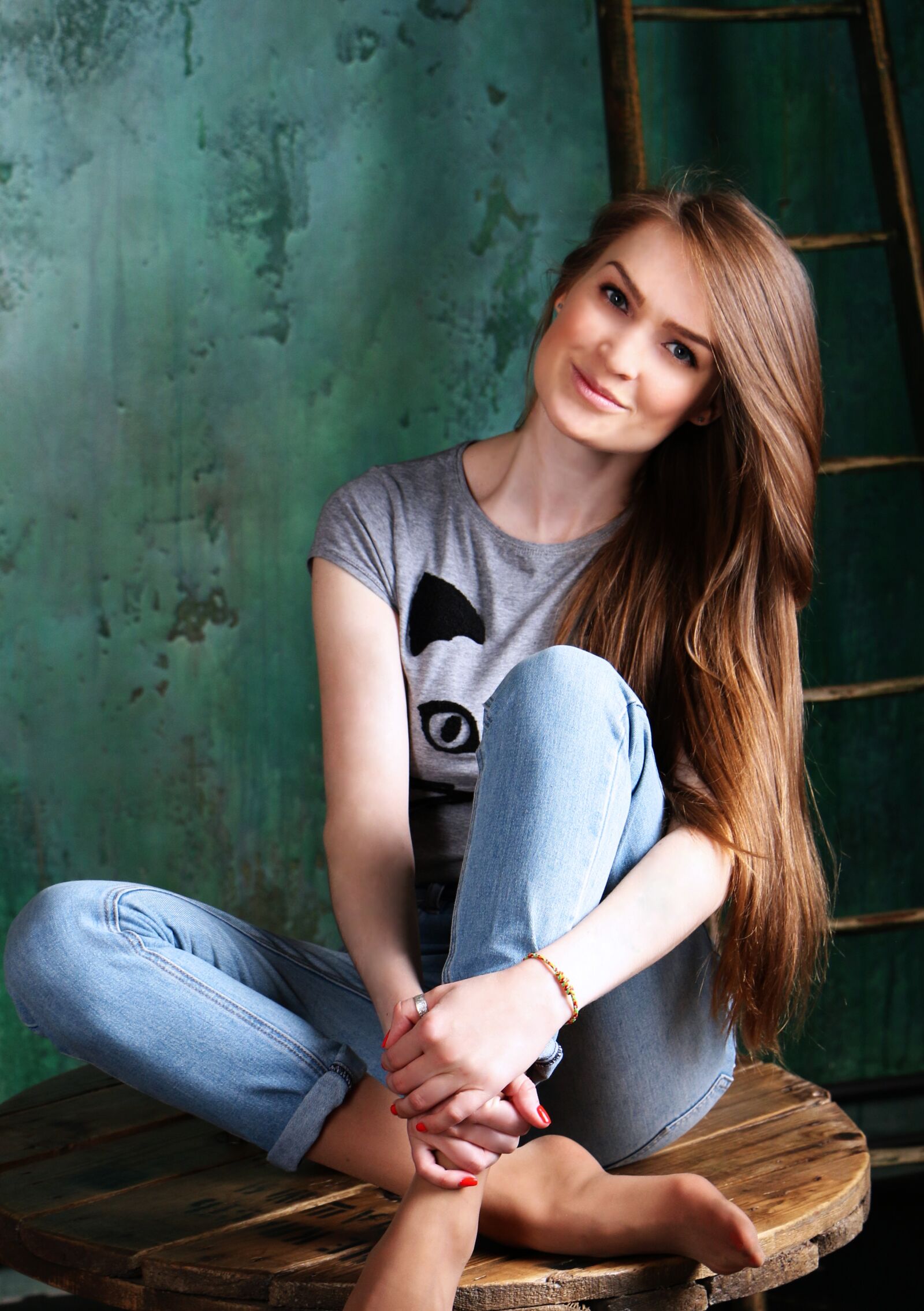 Canon EOS 70D sample photo. Girl, photoshoot, armchair photography