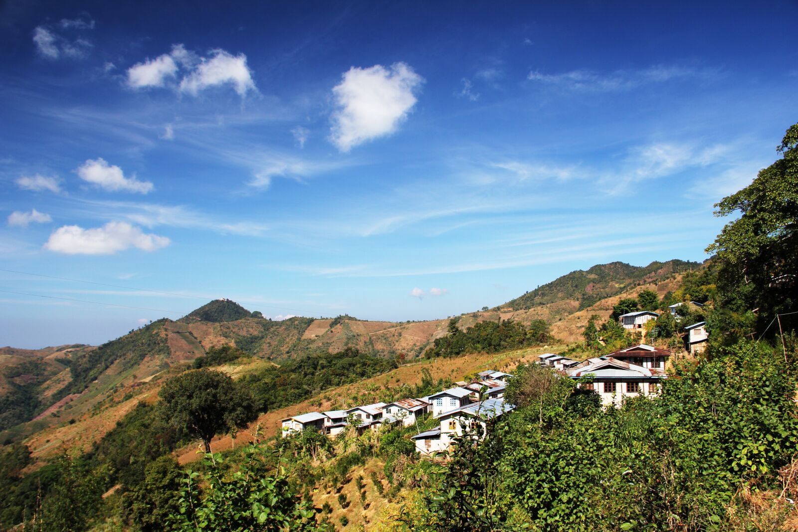Canon EF-S 18-135mm F3.5-5.6 IS sample photo. Landscape, blue, sky photography