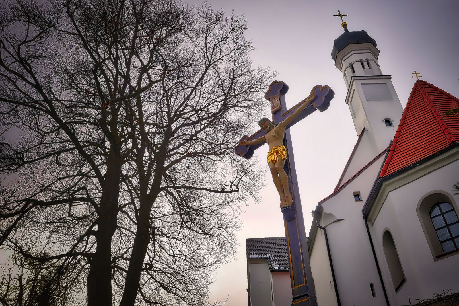 Panasonic Lumix DMC-GX8 sample photo. Tree, jesus, cross photography