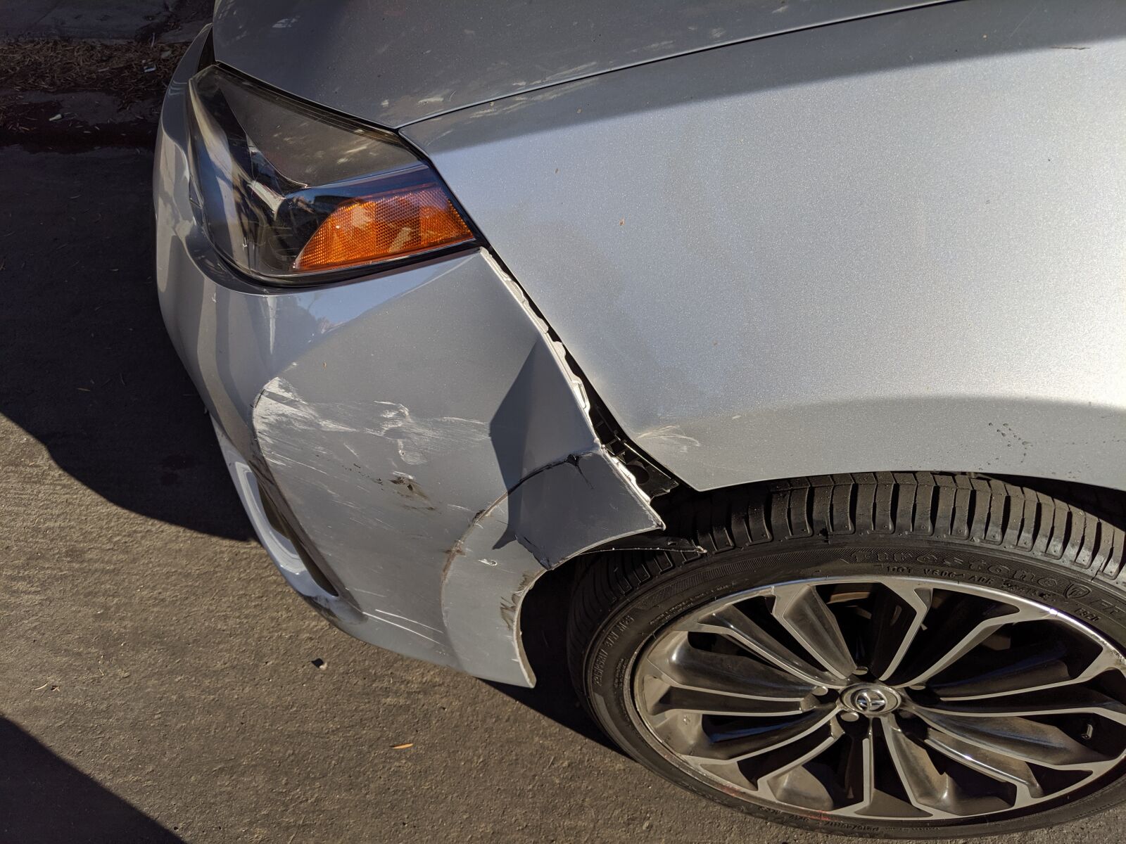 Google Pixel 3 sample photo. Crash, car, toyota photography