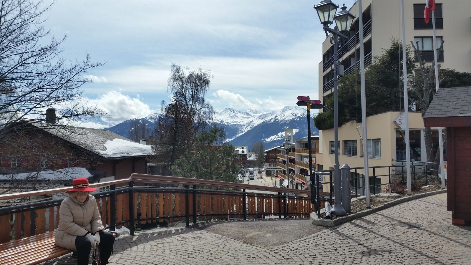 Samsung Galaxy S5 sample photo. Mountains, granny, town photography