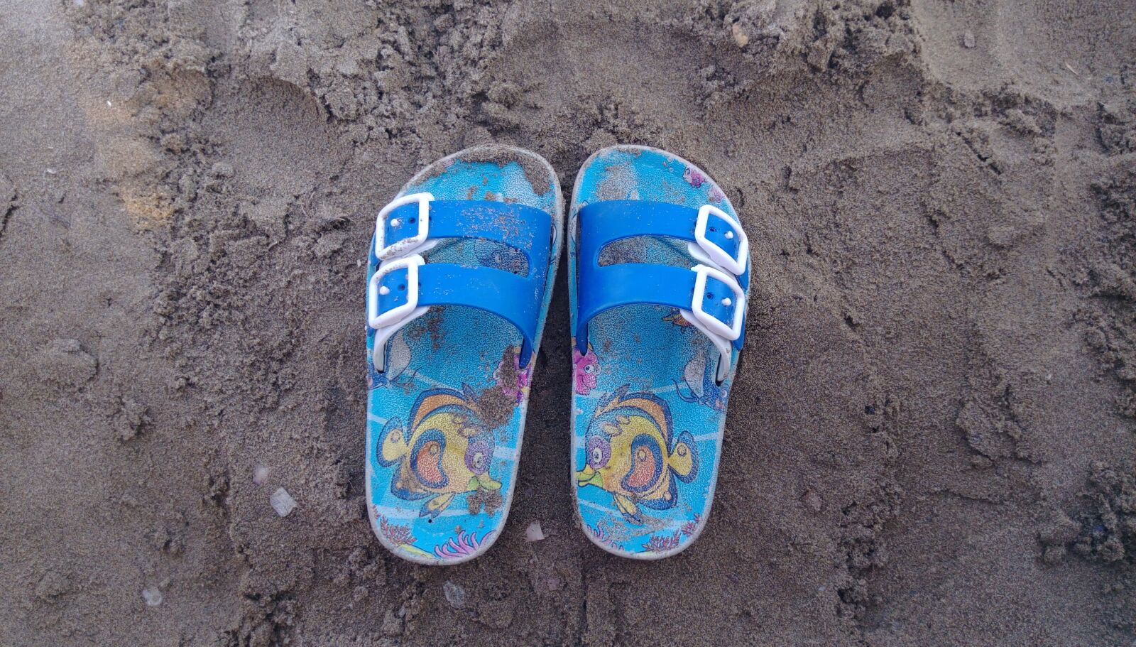 HTC DESIRE 830 sample photo. Slippers, child, holiday photography