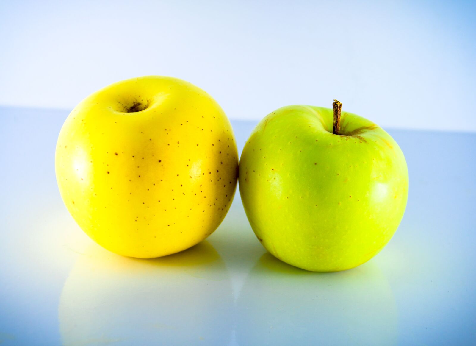 Canon EF-S 18-200mm F3.5-5.6 IS sample photo. Fruit, green, apple photography