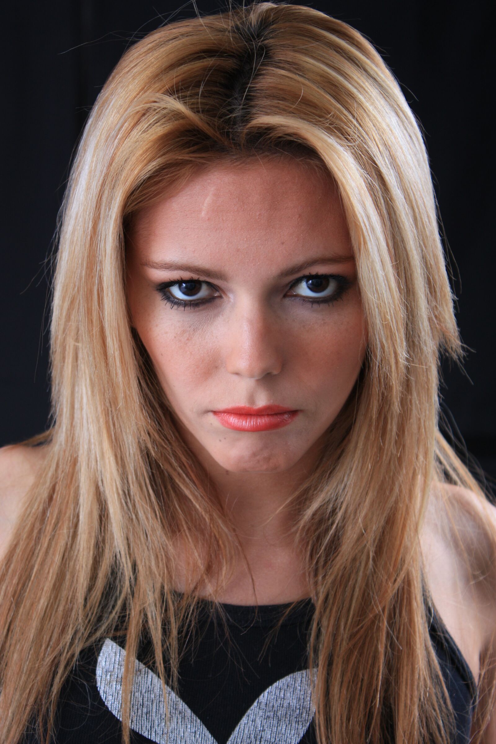 Canon EOS 450D (EOS Rebel XSi / EOS Kiss X2) sample photo. Girl, woman, emotion photography