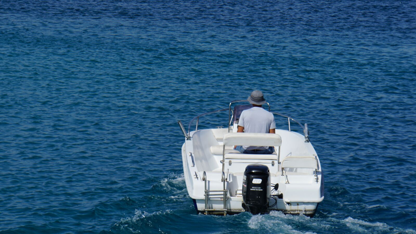 Sony E 18-200mm F3.5-6.3 OSS LE sample photo. Powerboat, man, lifestyle photography