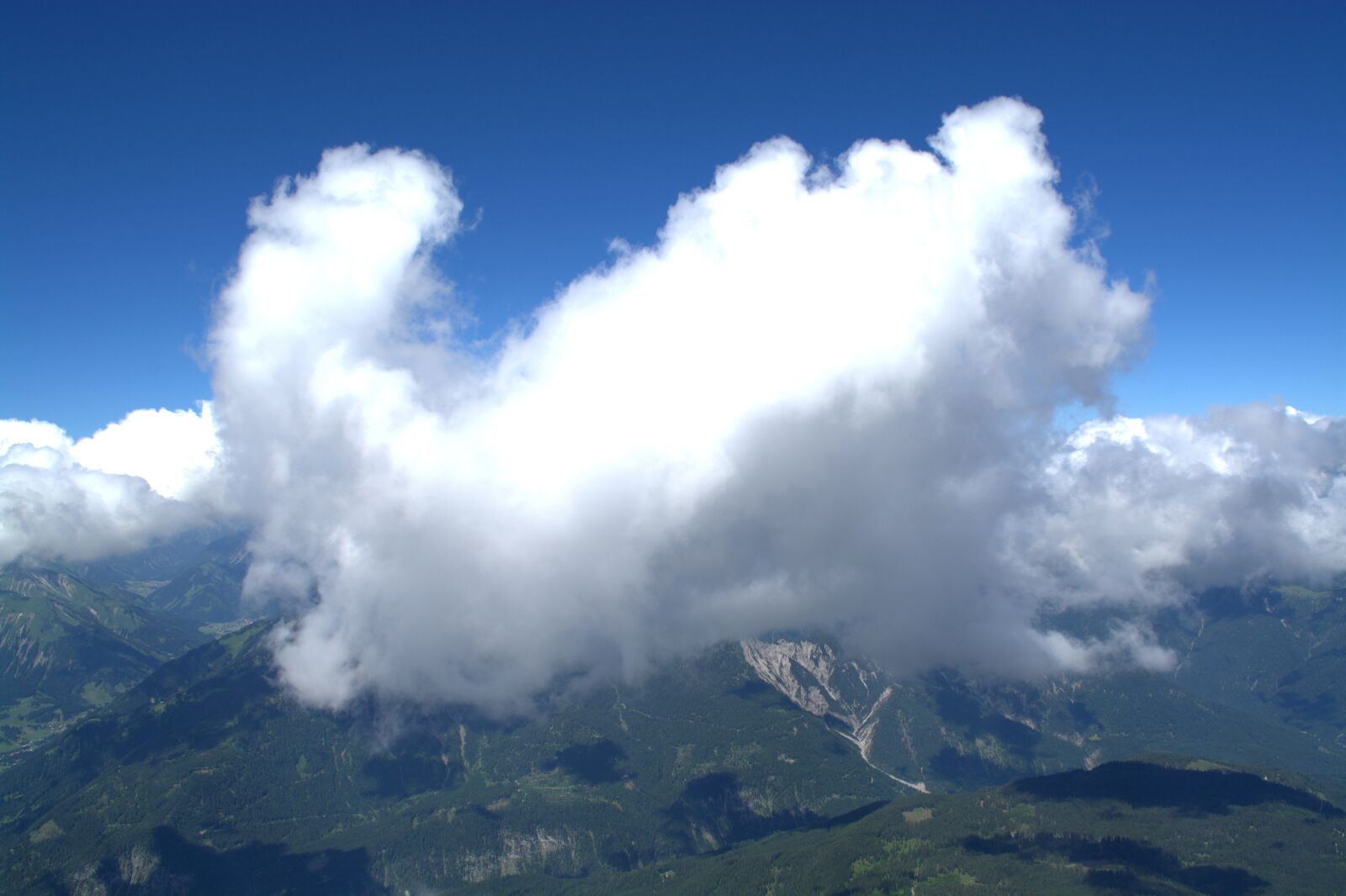 Nikon D5200 sample photo. Far right, eastern alps photography