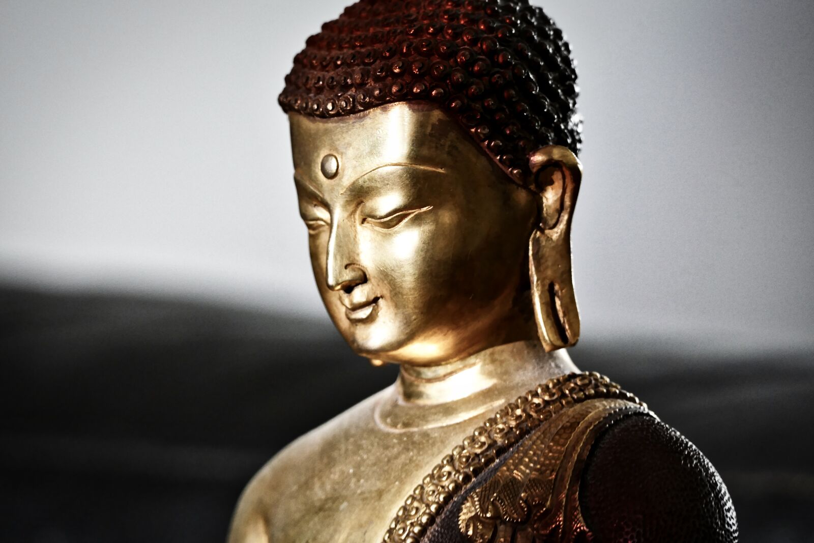 Panasonic Lumix DMC-FZ1000 sample photo. Buddha, gold, meditation photography
