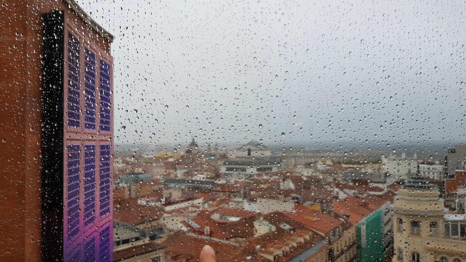 Samsung Galaxy S8 sample photo. Rain, glass, window photography