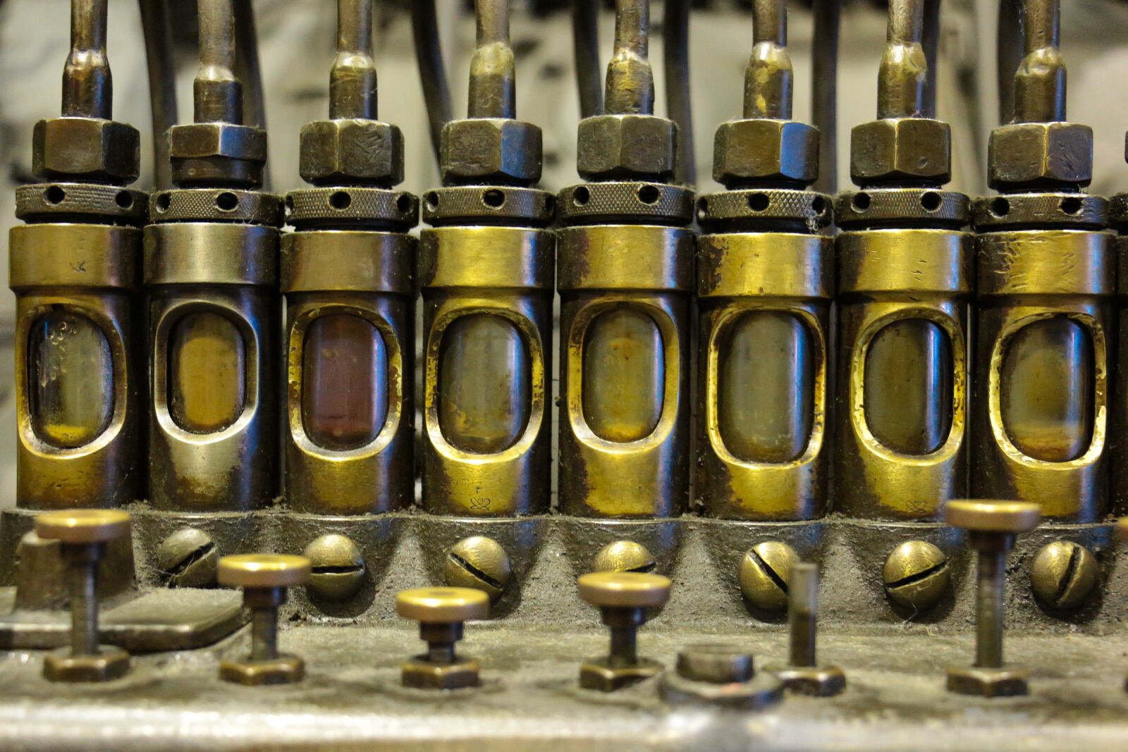 Canon EOS 700D (EOS Rebel T5i / EOS Kiss X7i) sample photo. Machine part, old, oily photography