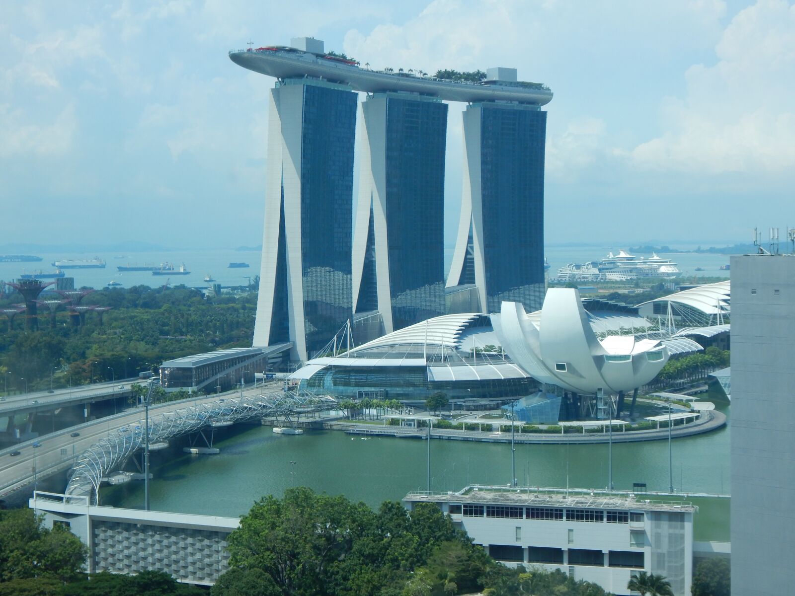 Nikon Coolpix L830 sample photo. Singapore, hotel, architecture photography