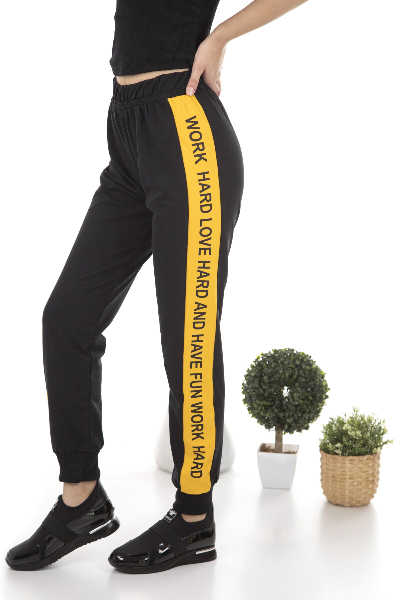 Canon EOS 5D Mark IV sample photo. Sweatpants, yellow, article photography