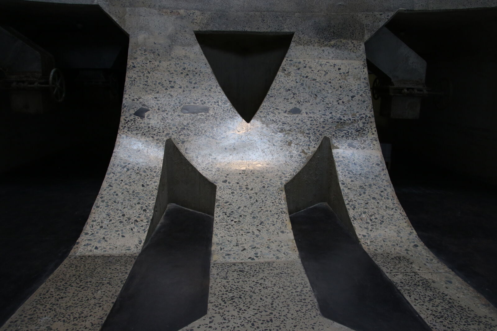 Canon EOS 7D Mark II sample photo. Alphabet, architecture, black, concrete photography