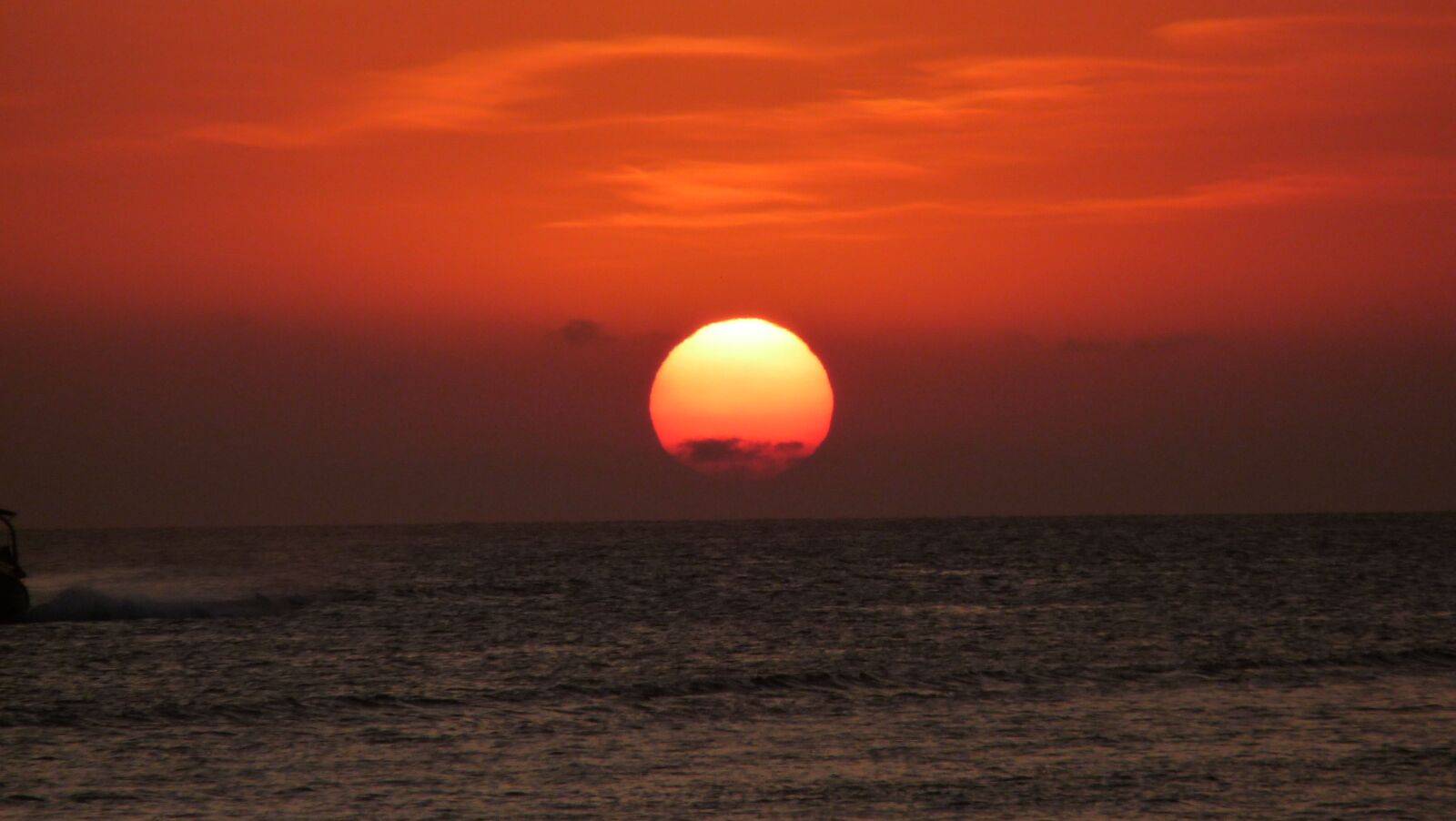 Panasonic Lumix DMC-FZ28 sample photo. Sunset, sun, sea photography