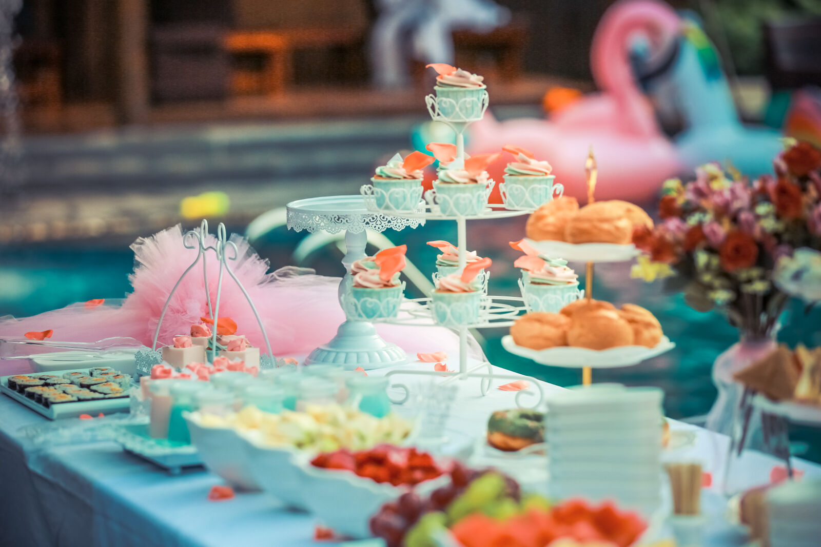 Canon EF 70-200mm F2.8L IS II USM sample photo. Colorful, colourful, cupcakes, decoration photography