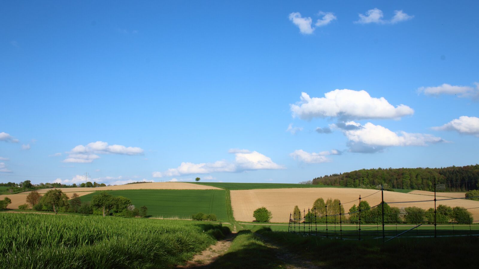 Canon EOS 1300D (EOS Rebel T6 / EOS Kiss X80) sample photo. Landscape, sky, clouds photography