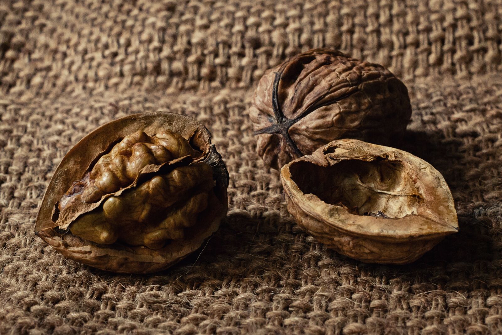 Canon EOS 100D (EOS Rebel SL1 / EOS Kiss X7) sample photo. Greek, walnut, diet photography