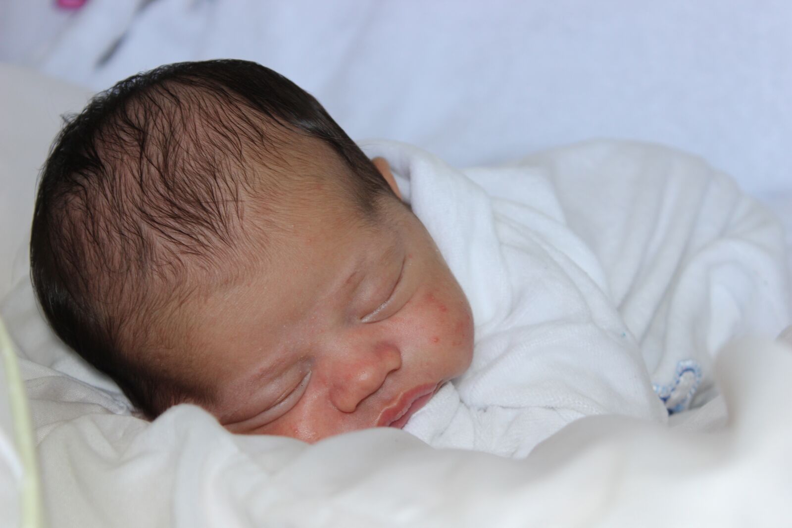 Canon EOS 600D (Rebel EOS T3i / EOS Kiss X5) sample photo. Baby, creates, child photography
