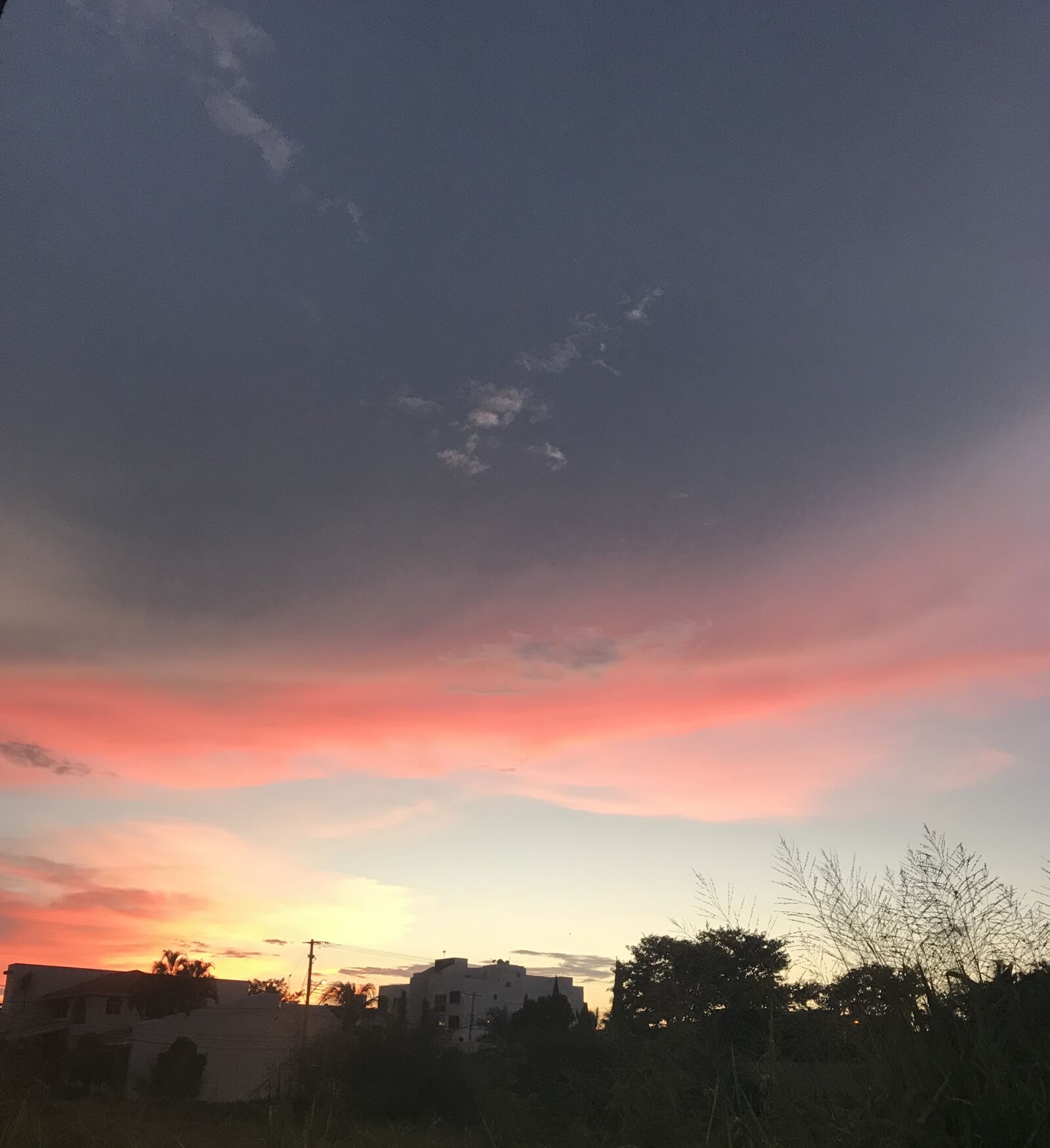iPhone 7 back camera 3.99mm f/1.8 sample photo. Sunset, clouds, rosa photography