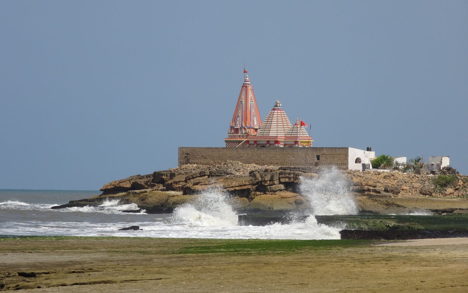 Sony Cyber-shot DSC-HX90V sample photo. Temple, seaside, waves photography