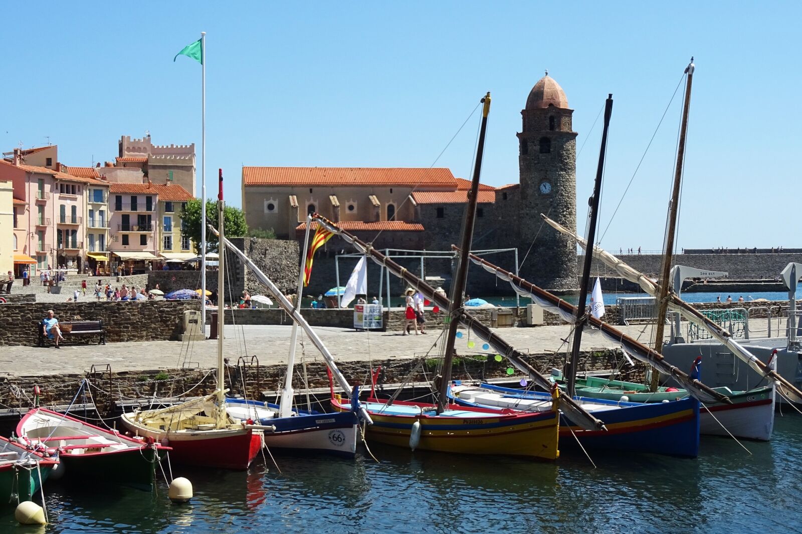 Sony DSC-HX60 sample photo. Collioure, boats, sea photography