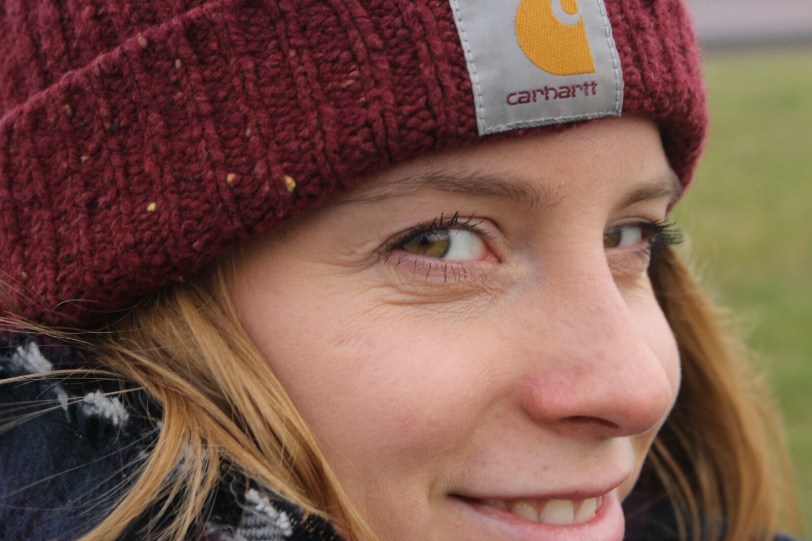 Canon EOS 100D (EOS Rebel SL1 / EOS Kiss X7) sample photo. Winter, cap, face photography