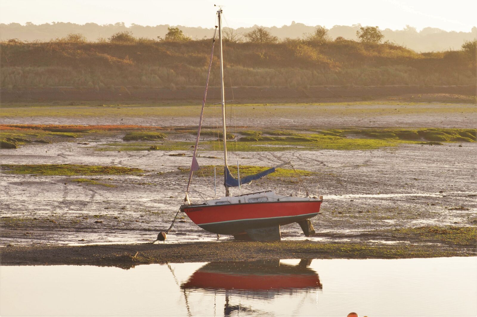 Pentax K-x sample photo. Boat, low tide, coast photography