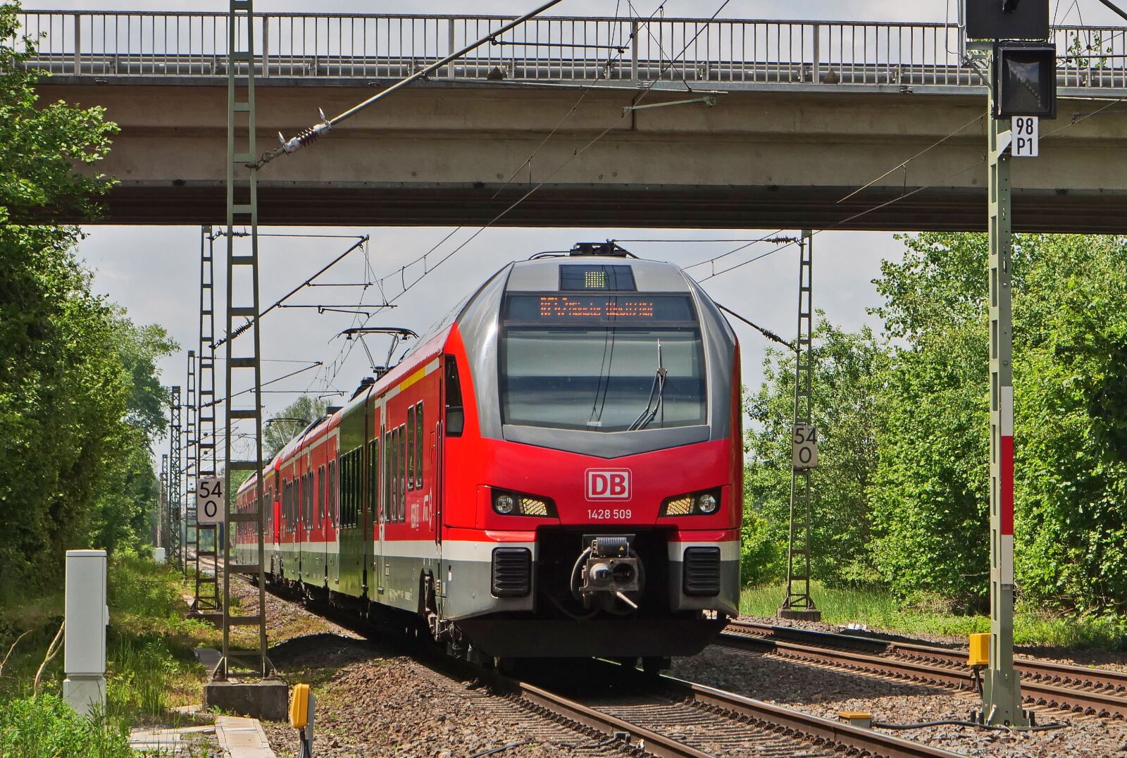 Panasonic Lumix DC-G9 sample photo. Regional train, electrical multiple photography