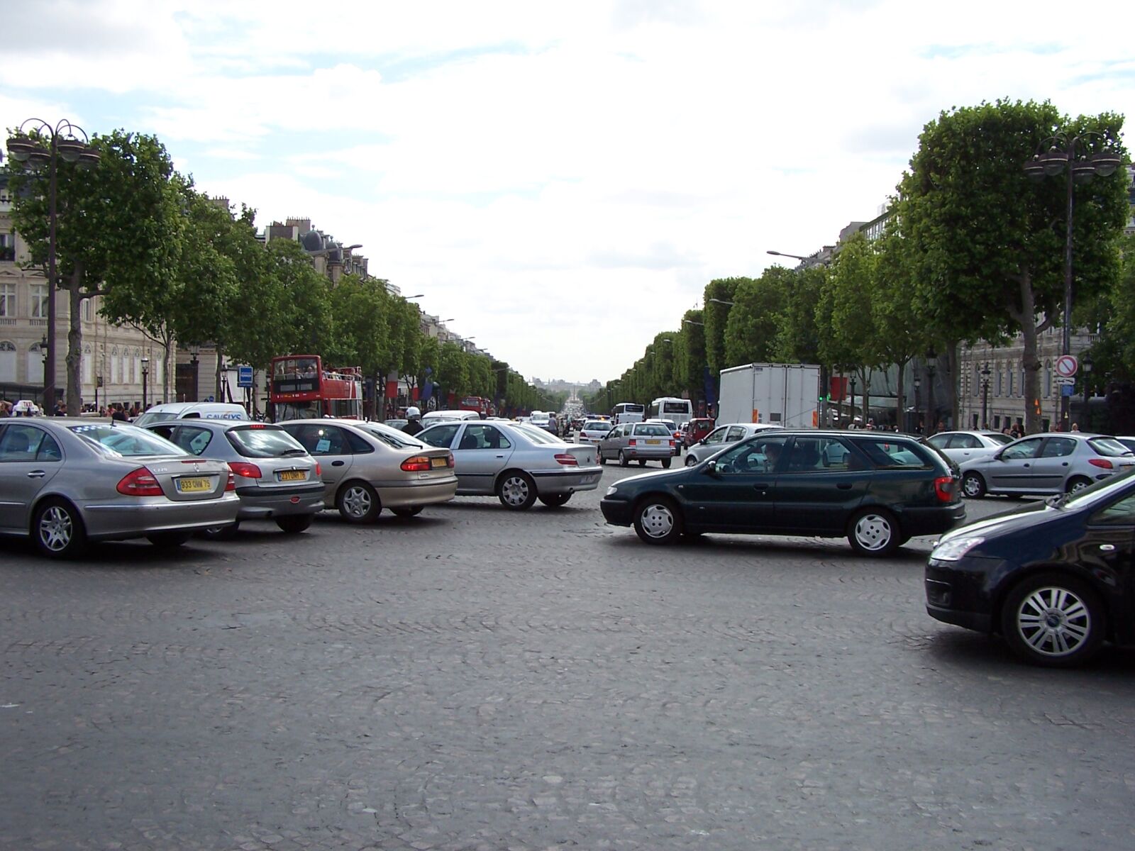 Kodak DX6490 ZOOM DIGITAL CAMERA sample photo. Cars, paris, street, street photography