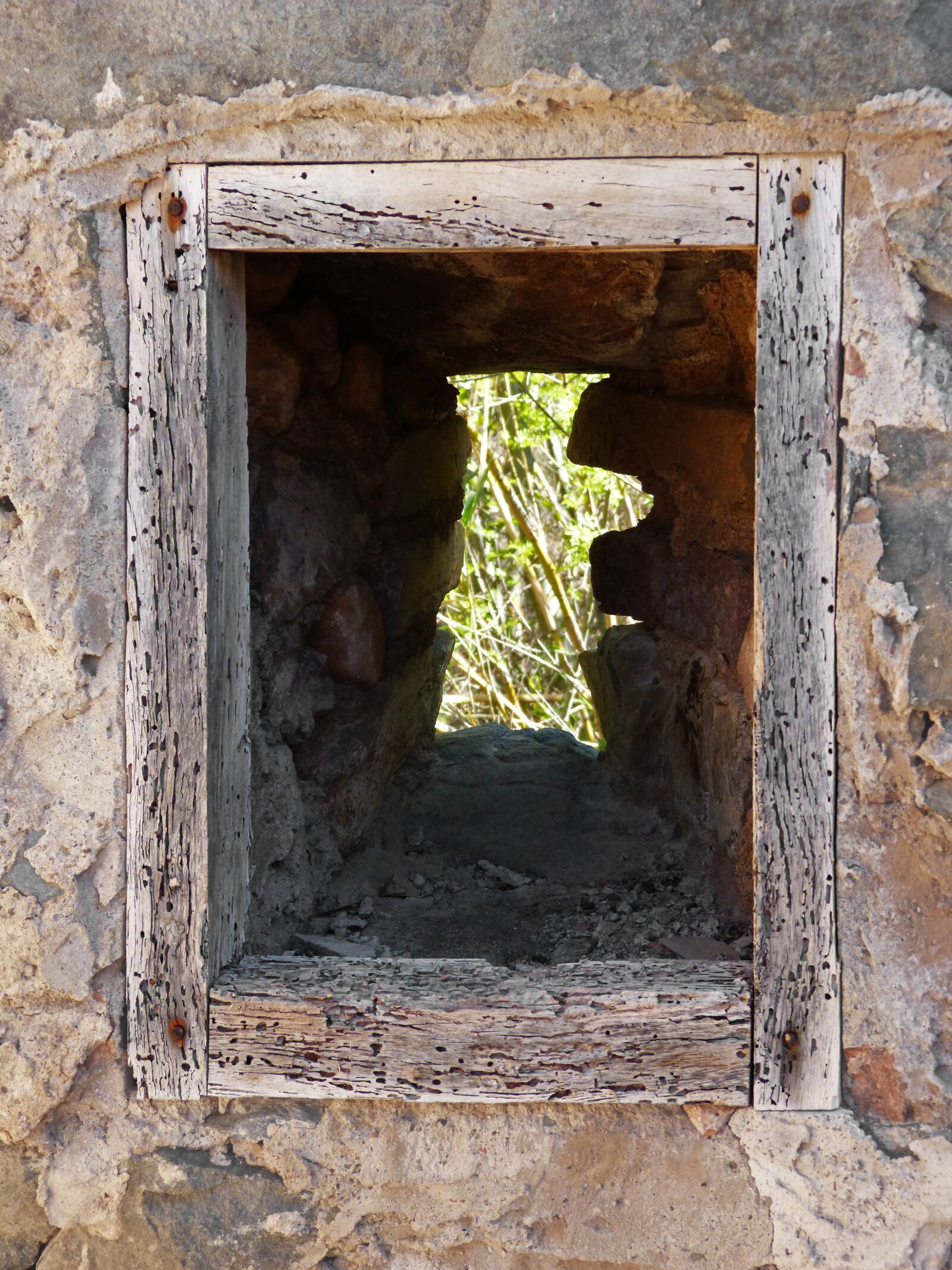 Panasonic DMC-FZ62 sample photo. Window, old, ruin photography