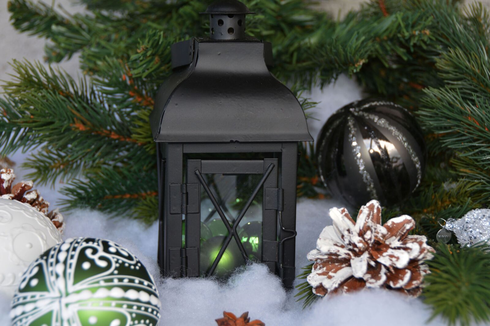 Nikon D7100 sample photo. Lantern, christmas balls, balls photography