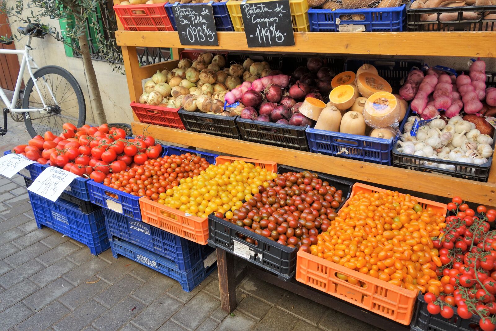 Sony Cyber-shot DSC-RX100 sample photo. Retail, vegetables, tomatoes photography