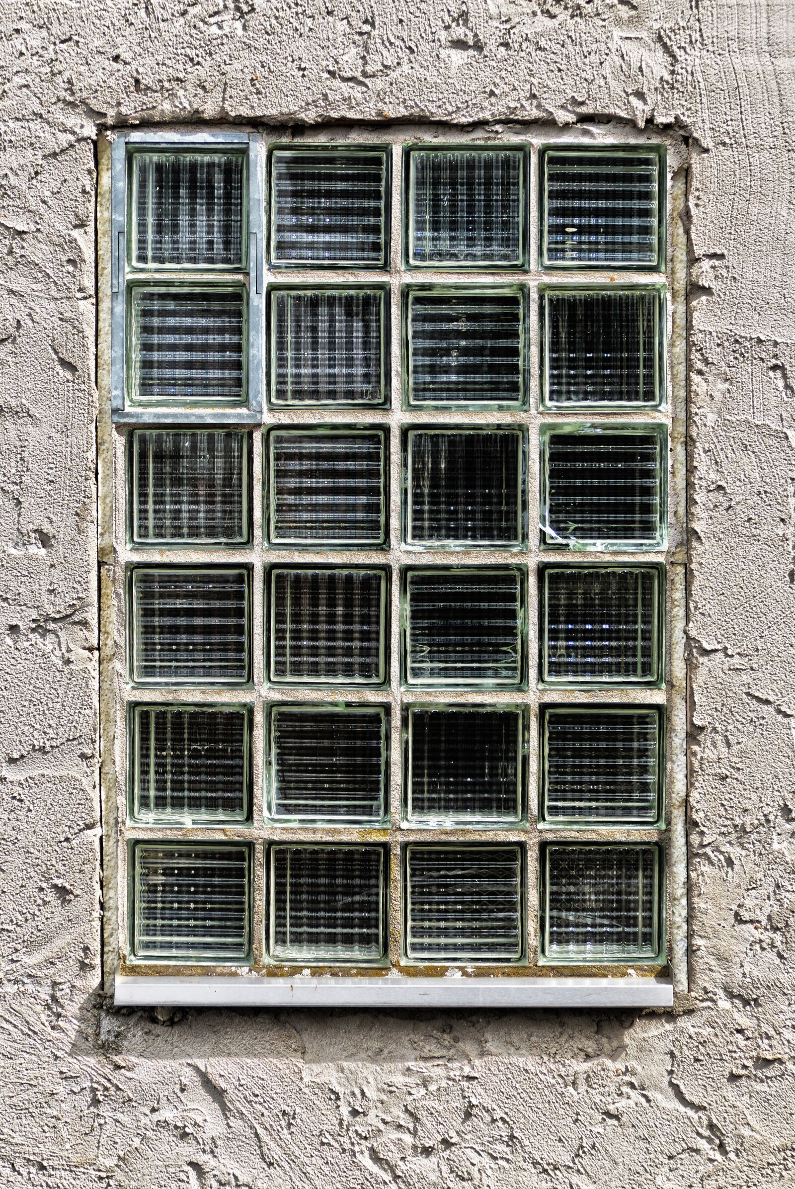 Panasonic Lumix DMC-FZ1000 sample photo. Facade, glass blocks, window photography