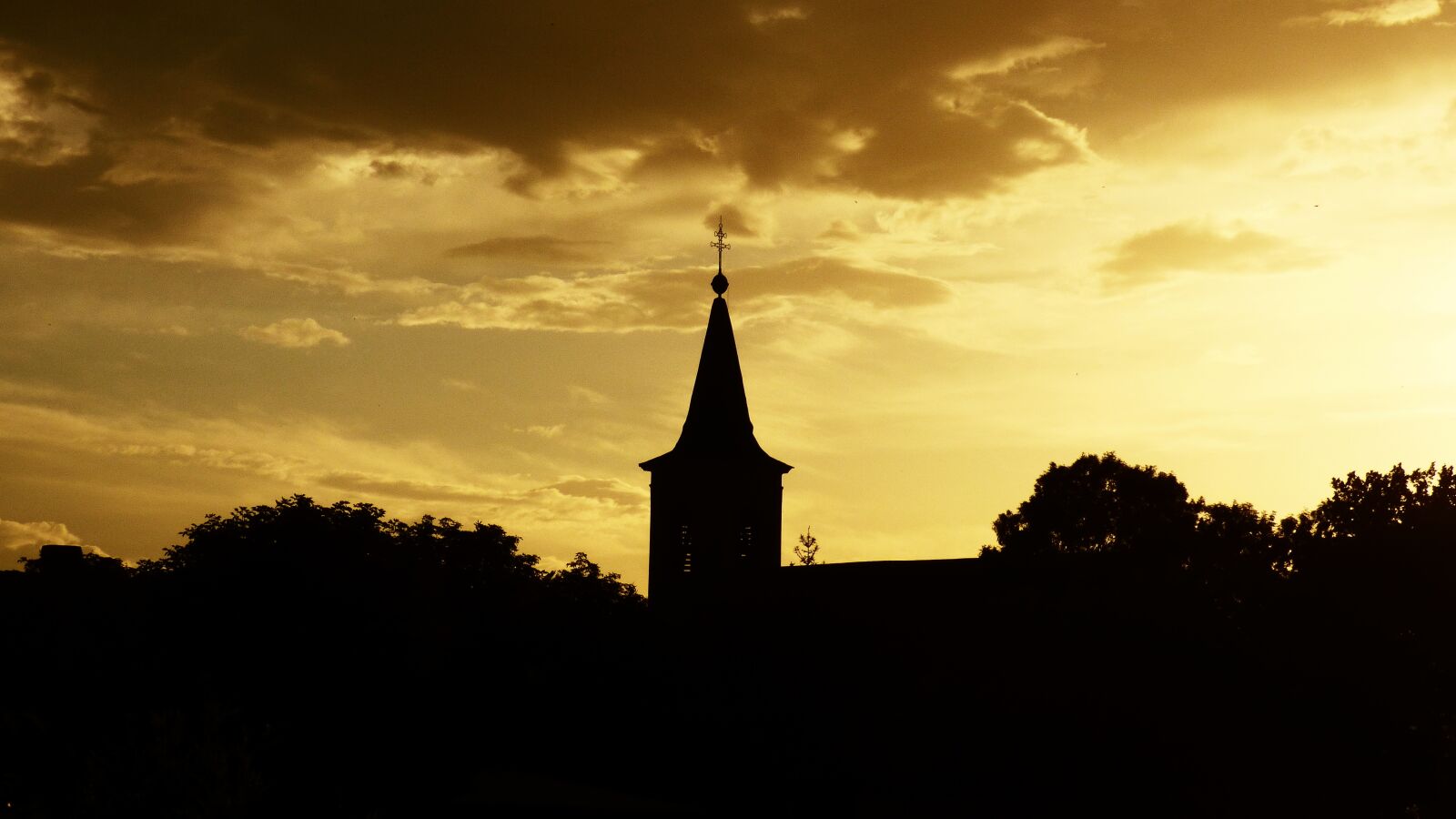Panasonic DMC-FZ72 sample photo. Church, cloudy, the sky photography